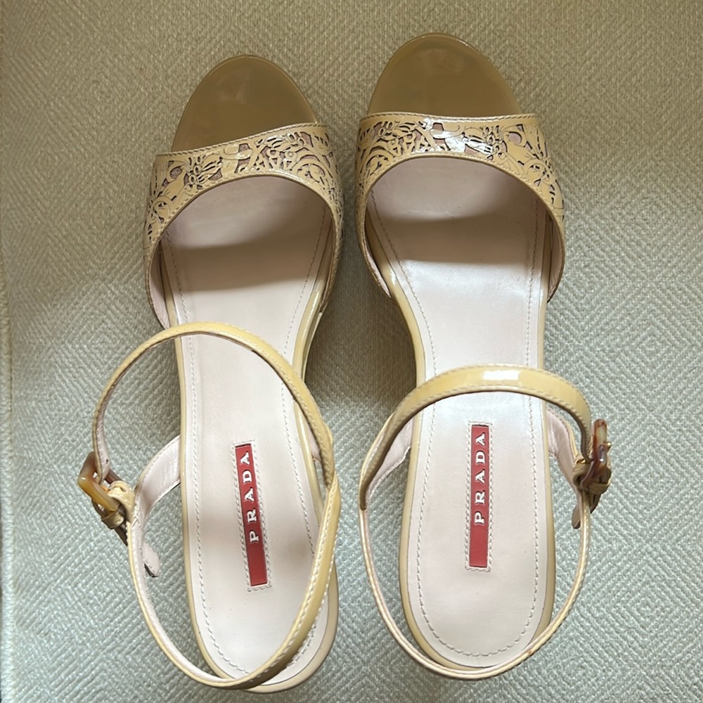Prada Nude patent leather wedge, laser, cut design size EU 40.